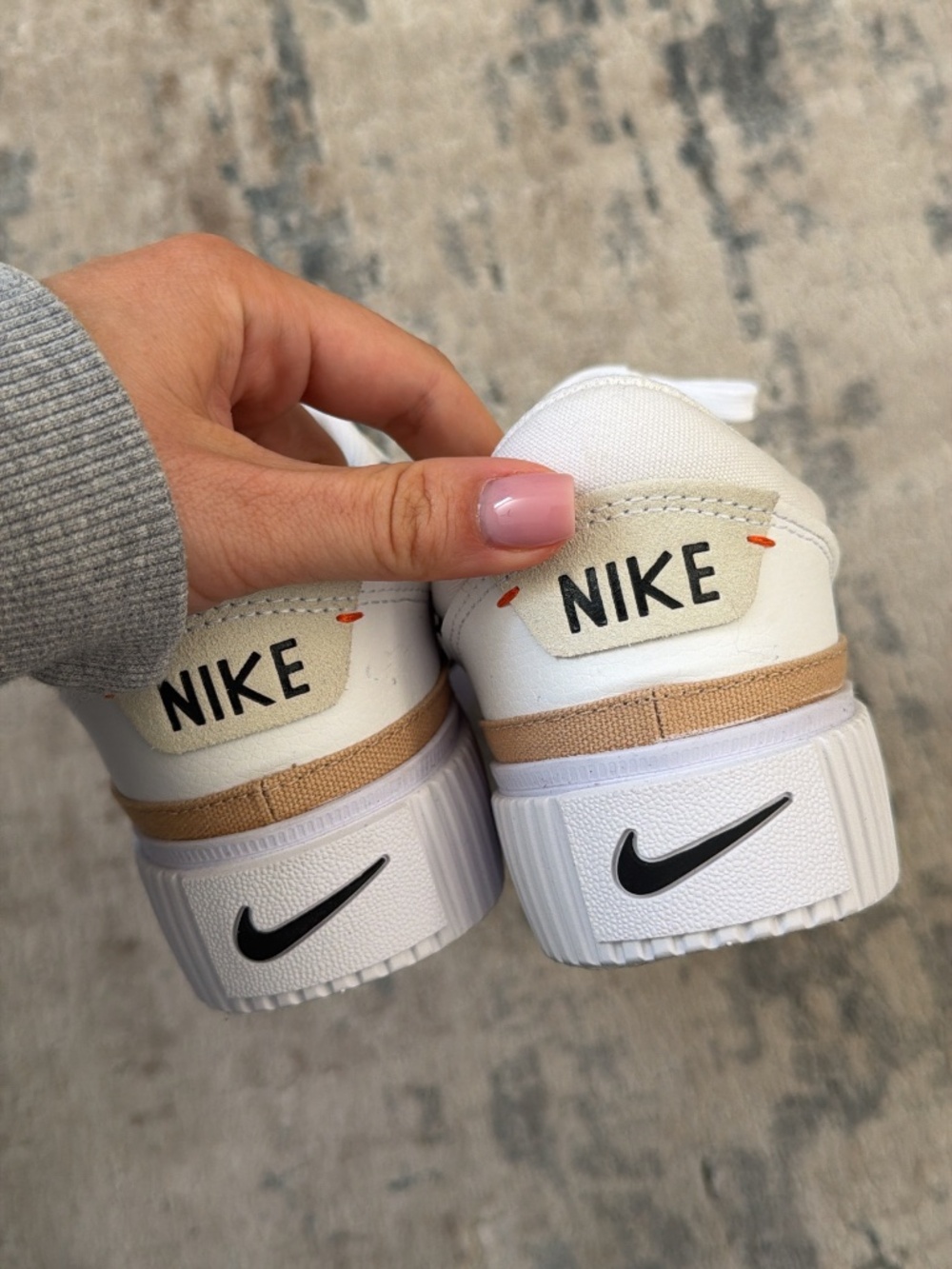 Nike platform women’s casual sneaker - Picture 4 of 5